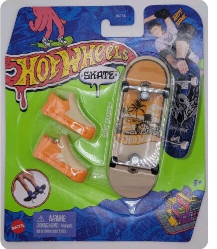 Hot Wheels Skate Bone Skater 2/5 Tony Hawk Finger Board with Shoes